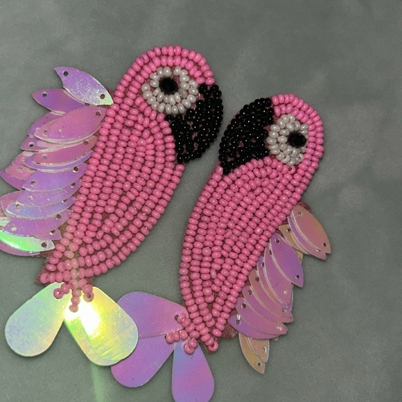 Parrot pink earrings - Picture 3 of 3